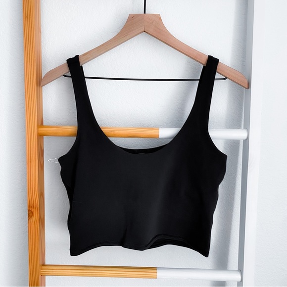 NWOT Vuori Daily Crop Top Black - Picture 3 of 12